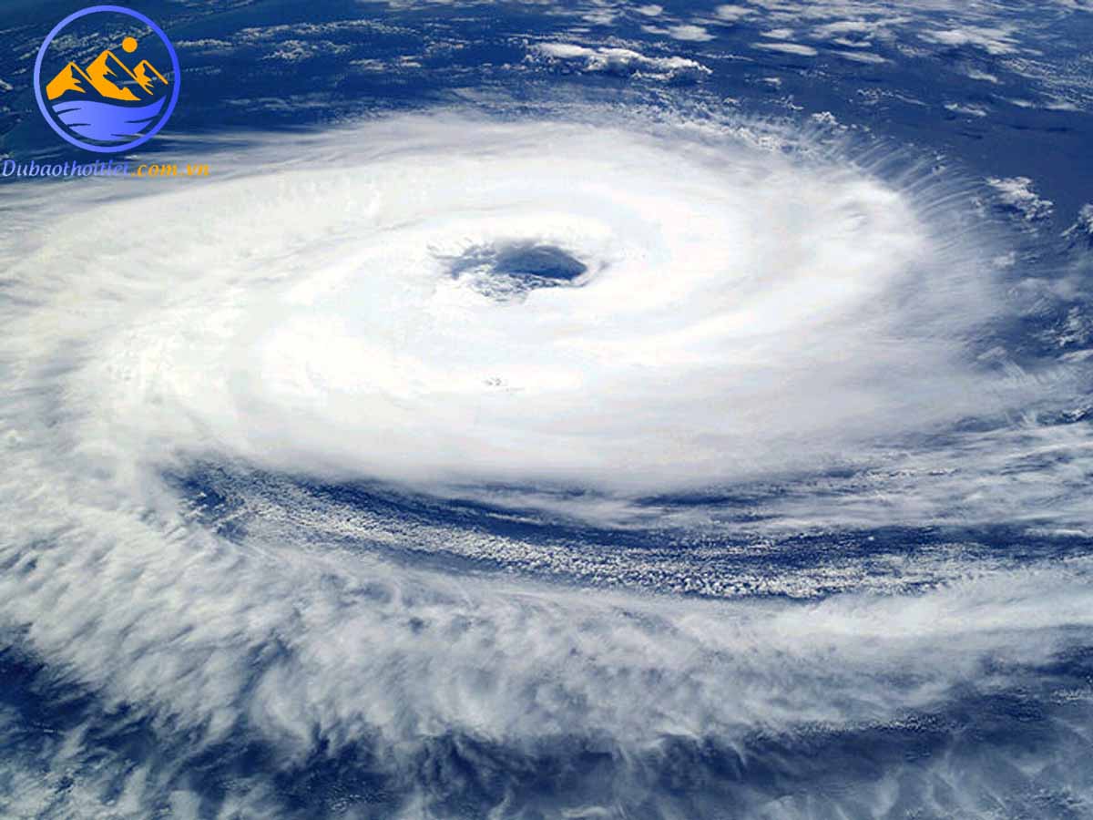 Lốc xoáy thường có màu đen hoặc trắng