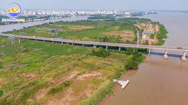 Cần Thơ, với nguồn tài nguyên đất và nước phong phú.