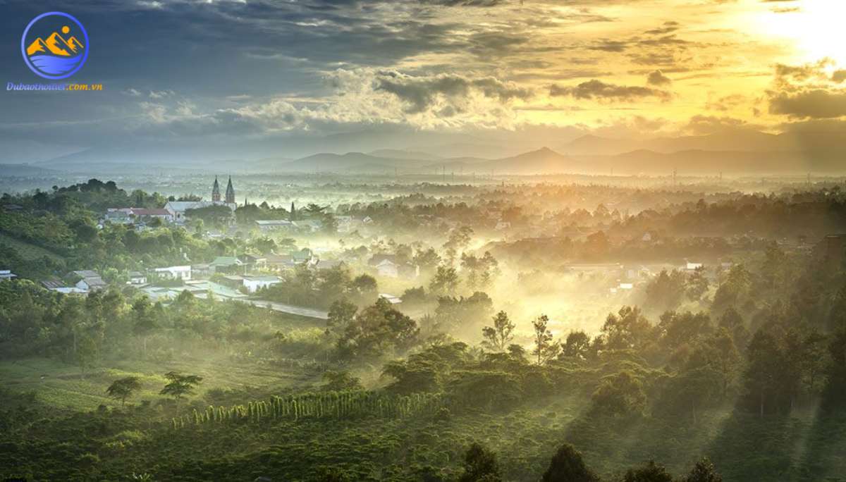 Khí hậu thành phố  Bảo Lộc có sự phân hóa rõ rệt thành hai mùa là mùa mưa và mùa khô