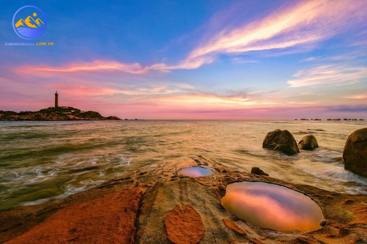 Đặc điểm khô khô Bình Thuận ấm áp, nắng nhẹ nhàng, có khi thời tiết chan hòa rất dễ chịu.