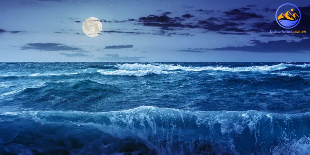 Thuỷ triều mạnh nhất vào thời điểm ngày Trăng Tròn và ngày Trăng Non